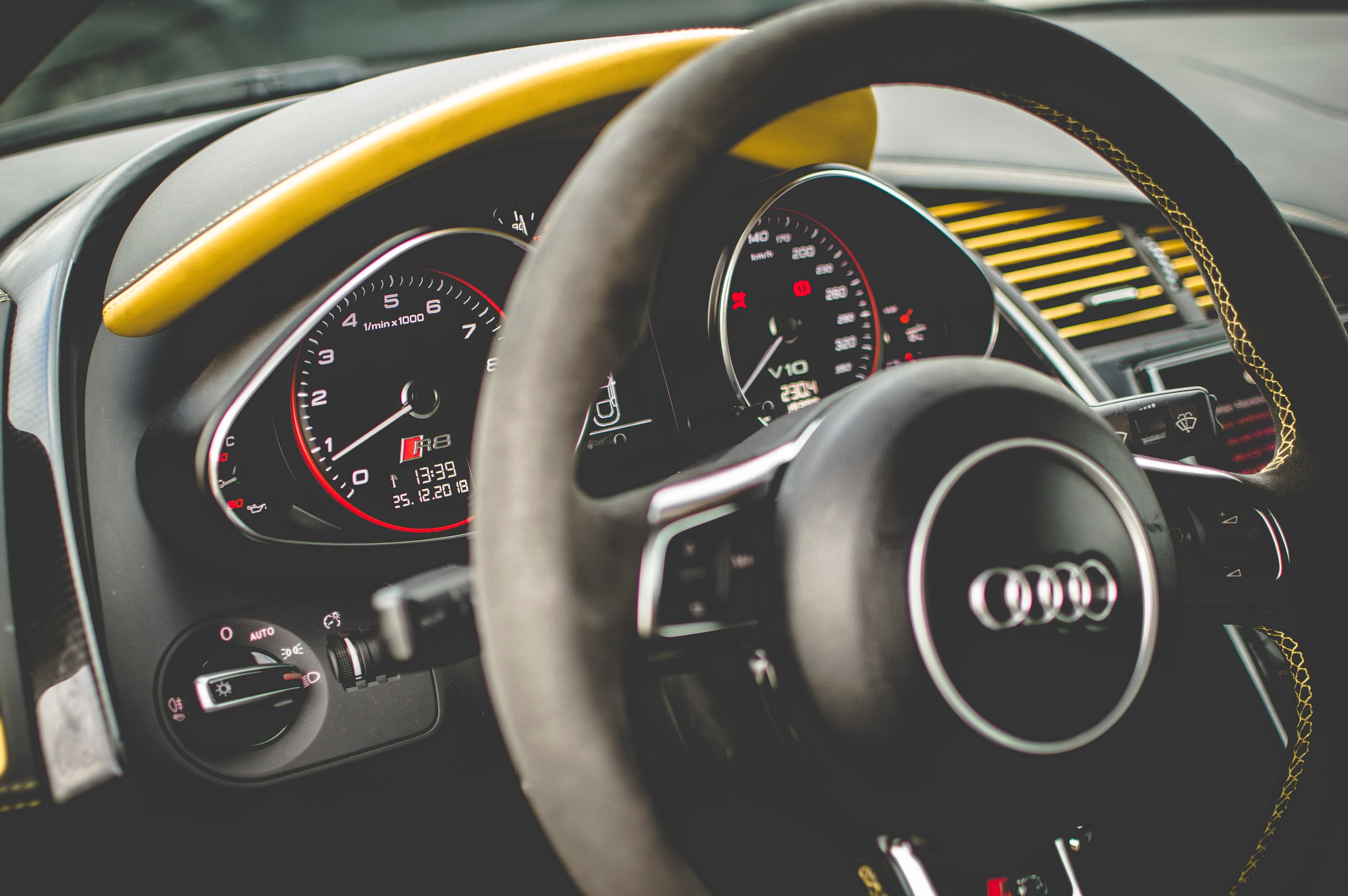 R8 dashboard